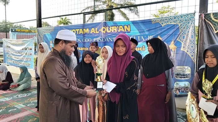 Prestasi Gemilang di Bulan Suci, Asma Nurhabibah Harumkan Nama MTsN 8 Bungo pada Ajang NGAOS Dusun Gapura Suci