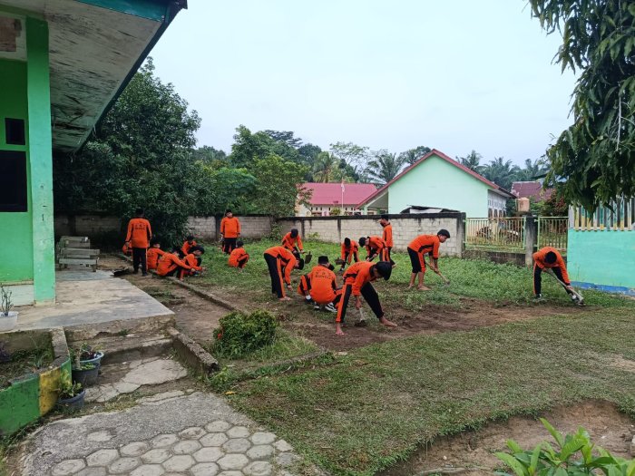 Gotong Royong Penuh Semangat, MTsN 8 Bungo Matangkan Persiapan PORSEKA Ke-2 Tahun 2026