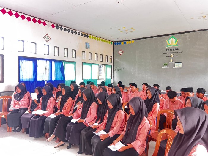 Menjelang Perpisahan, Siswa Kelas IX MTsN 8 Bungo Intensif Latihan Nyanyi Persembahan di H-5 Acara Pelepasan