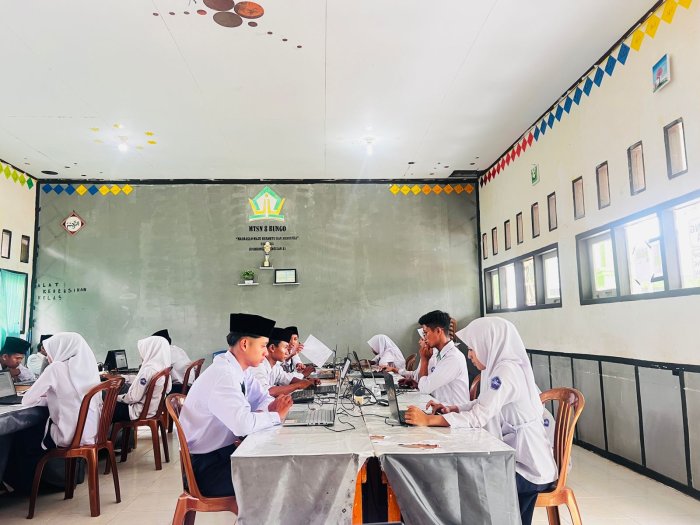 Semangat dan Kelancaran TKA Hari Kedua di MTsN 8 Bungo, Siswa Tunjukkan Antusias Tinggi