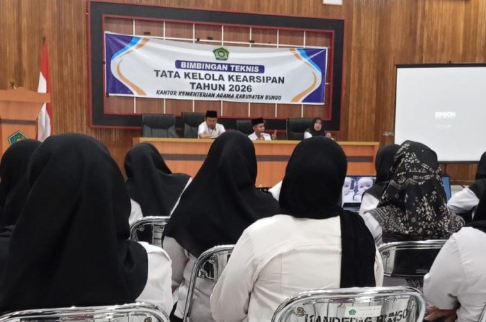 Tingkatkan Mutu Tata Kelola Arsip, Penata Layanan Operasional MTsN 8 Bungo Ikuti Bimtek Kearsipan di Kemenag Bungo