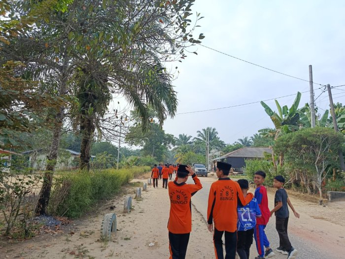 Jalan Sehat Sabtu Pagi, MTsN 8 Bungo Wujudkan Madrasah Sehat dan Penuh Semangat Kebersamaan Jalan Sehat Sabtu Pagi, MTsN 8 Bungo Wujudkan Madrasah Sehat dan Penuh Semangat Kebersamaan