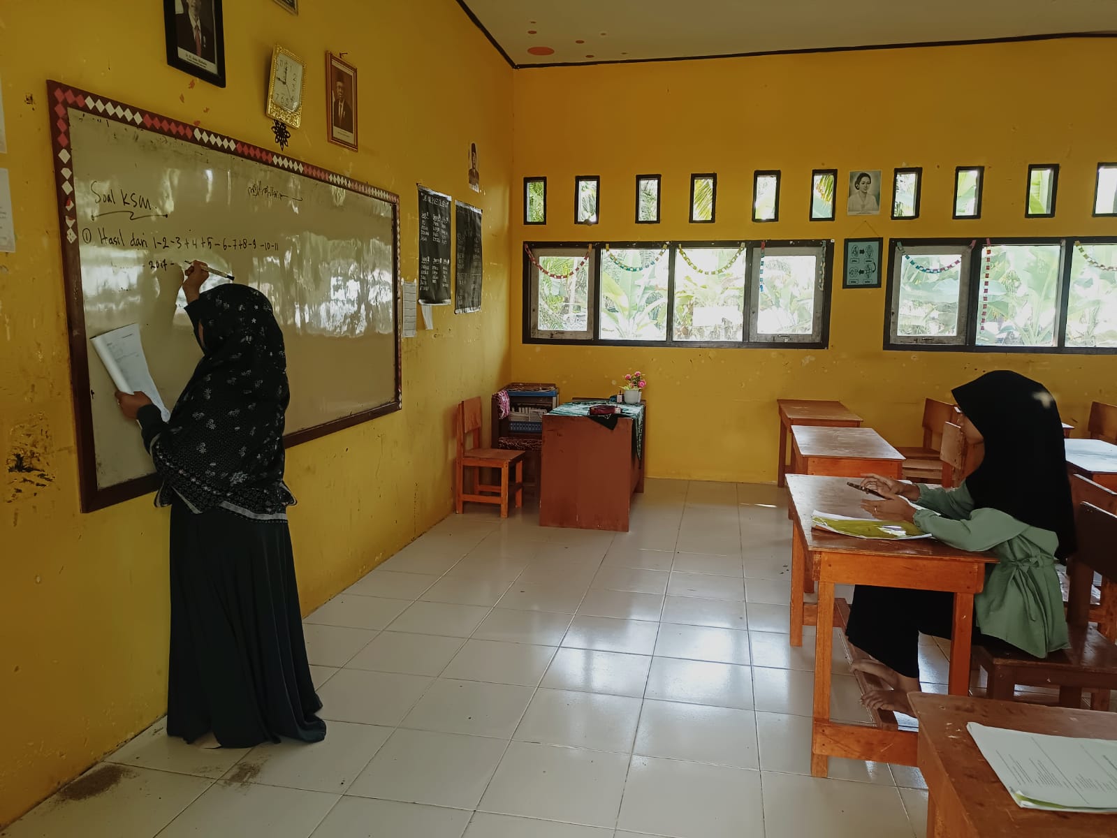 H -1 PELAKSANAAN KSM, PESERTA MTsN 8 BUNGO OPTIMALKAN PERSIAPAN KSM
