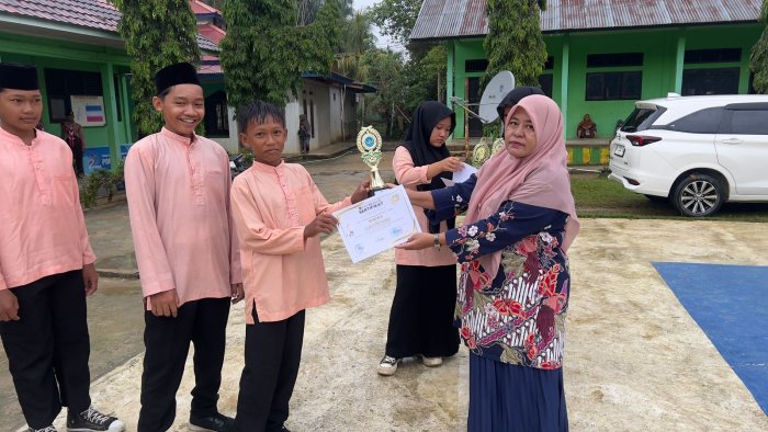 Kelas VII A Putra Sabet Juara 1 Voli Putra Classmeeting Semester Genap 2026 MTsN 8 Bungo