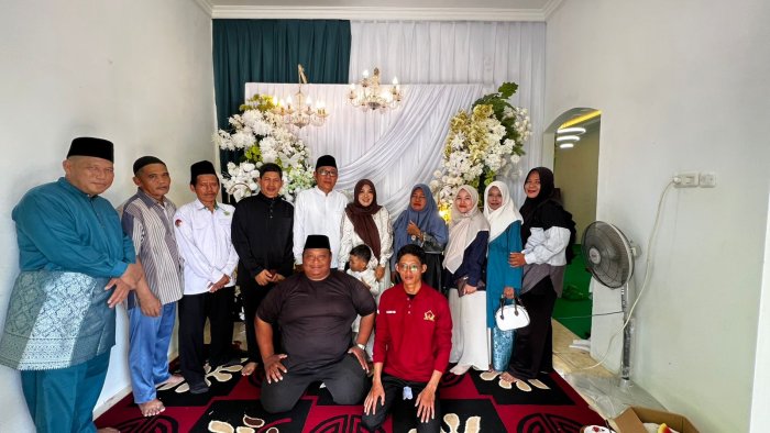 Keluarga Besar MTsN 8 Bungo Turut Berbahagia Hadiri Resepsi Tasyakuran Pernikahan Ibu Tuti