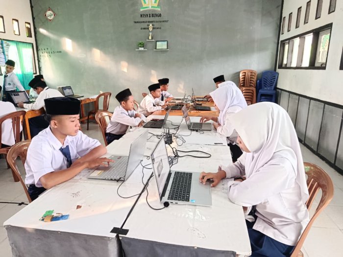 Gladi Bersih TKA Hari Kedua Sesi Pertama Berjalan Lancar, Siswa MTsN 8 Bungo Ikuti Ujian dengan Tertib