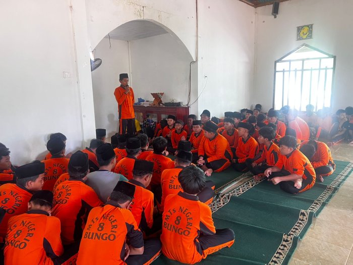 Menanamkan Nilai Keilmuan dan Ibadah Sejak Dini, MTsN 8 Bungo Gelar Kultum Dzuhur Penuh Makna