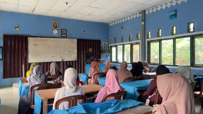 Parenting dan Pembagian Laporan Hasil Belajar Semester Genap di MTsN 8 Bungo: Perkuat Sinergi Guru dan Orang Tua