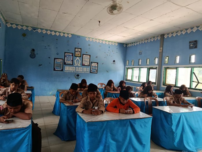 Asesmen Sumatif Akhir Semester Genap Berbasis Android Mata Pelajaran IPS Terpadu di MTsN 8 Bungo Berjalan Tertib