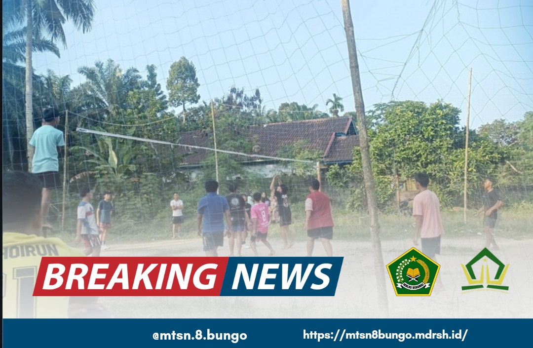 Tim Voli Putra MTsN 8 Bungo Tingkatkan Kualitas Permainan dengan Uji Coba Bersama Masyarakat sekitar 