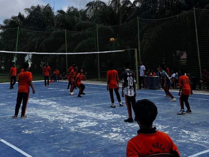 Classmeeting Day 1 MTsN 8 Bungo Resmi Dibuka, Semangat Sportivitas Warnai Pertandingan Voli Antar Kelas