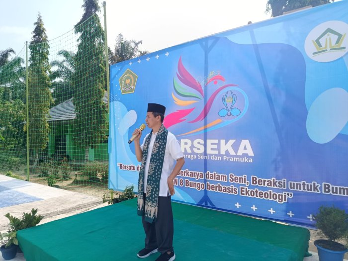 PORSEKA II MTsN 8 Bungo Resmi Dibuka, Kepala Kemenag Bungo Tendang Bola Pertama