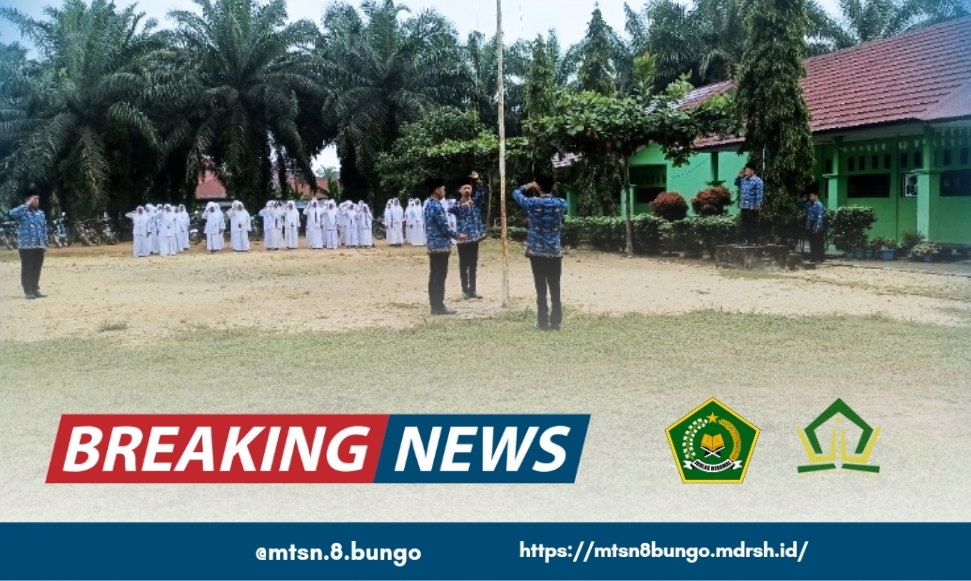 LAKSANAKAN UPACARA HARI: GURU MTSN 8 BUNGO BERTINDAK SEBAGAI PETUGAS UPACARA 