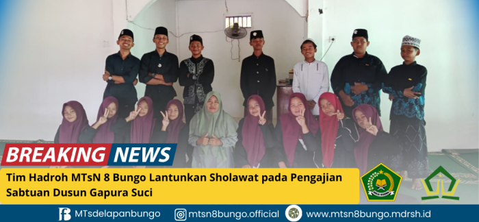 Tim Hadroh MTsN 8 Bungo Lantunkan Sholawat pada Pengajian Sabtuan Dusun Gapura Suci