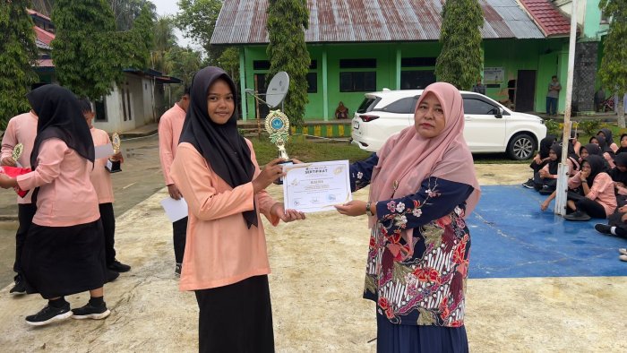 Kelas VII B Putri Raih Juara 3 Voli Putri pada Classmeeting Semester Genap 2026 MTsN 8 Bungo