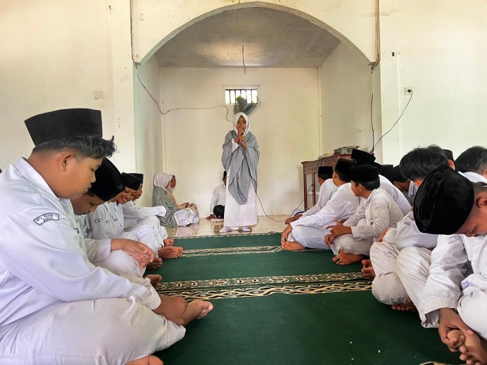 Menebar Hikmah di Siang Hari: Kultum Dzuhur Berjamaah MTsN 8 Bungo Penuh Makna