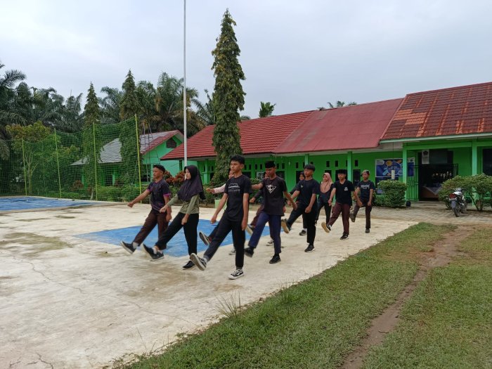 Regu Inti Pramuka MTsN 8 Bungo Mantapkan Latihan LKBB Jelang PORSEKA Ke 2