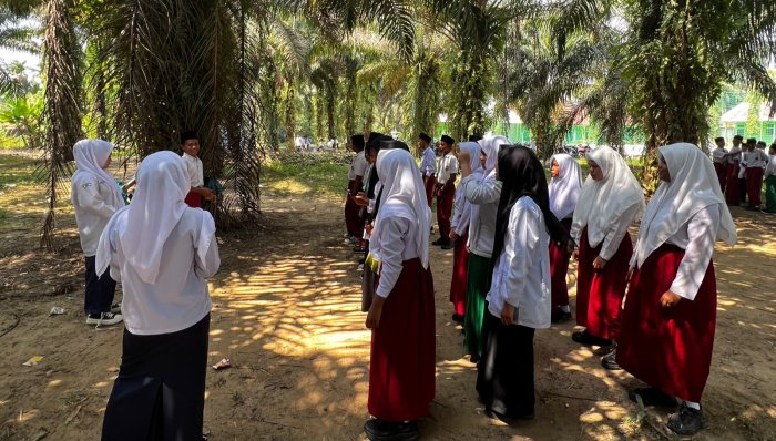 Latihan Yel-Yel MATAMUDA 2026 Berlangsung Meriah, Semangat Peserta MTsN 8 Bungo Menggema Jelang Lomba Antar Kelompok Latihan Yel-Yel MATAMUDA 2026 Berlangsung Meriah, Semangat Peserta MTsN 8 Bungo Menggema Jelang Lomba Antar Kelompok