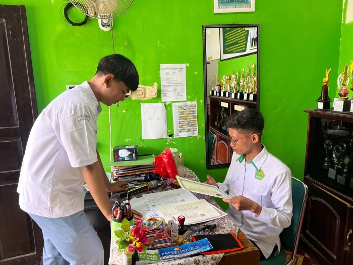 Pelayanan Prima PTSP MTsN 8 Bungo Tuai Apresiasi Alumni 2025