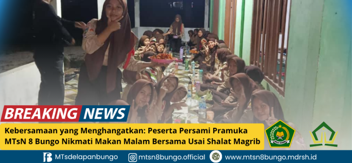 Kebersamaan yang Menghangatkan: Peserta Persami Pramuka MTsN 8 Bungo Nikmati Makan Malam Bersama Usai Shalat Magrib