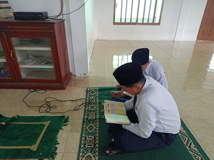 Murotal Pagi Menggema, Menyemai Ketenangan dan Spirit Qurani di Mushola Al Ikhlas MTsN 8 Bungo