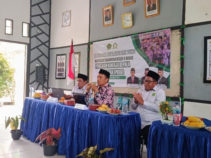 Penilaian Kinerja Kepala Madrasah (PKKM) MTsN 8 Bungo Berjalan dengan Lancar